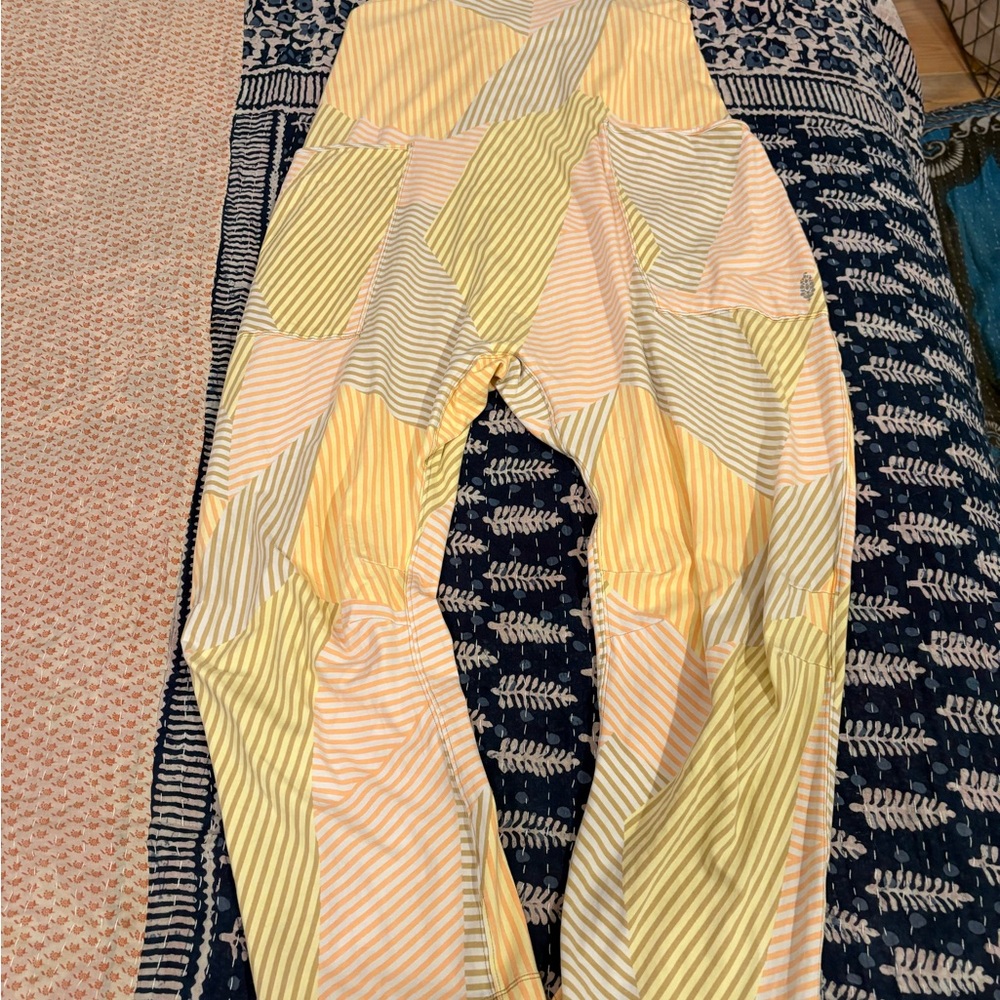 NWOT FP Movement XS Hot Shot Romper with Design - Picture 4 of 10